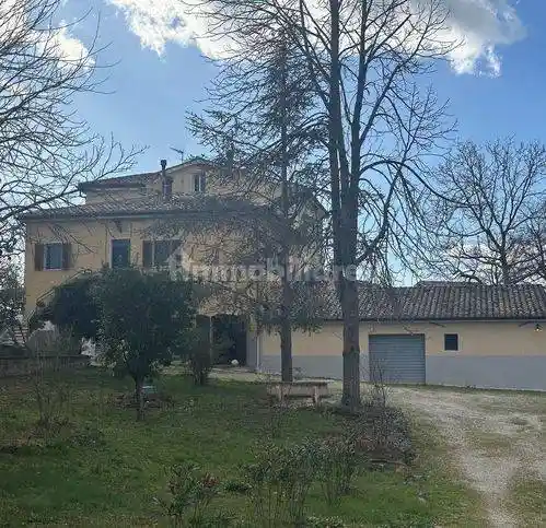 Villa in vendita a Castelraimondo
