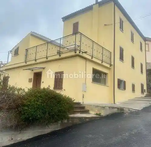 Villa in vendita a Castelraimondo