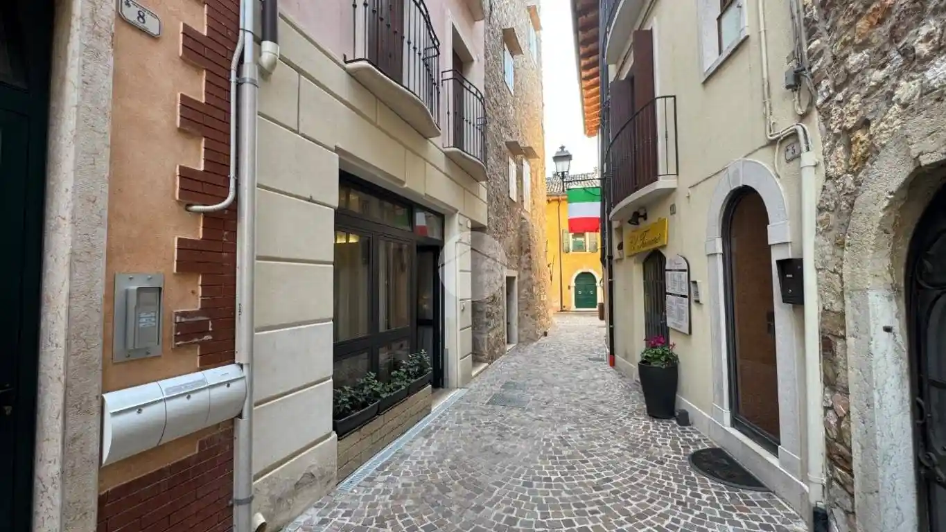 Appartamento in vendita a Torri del Benaco