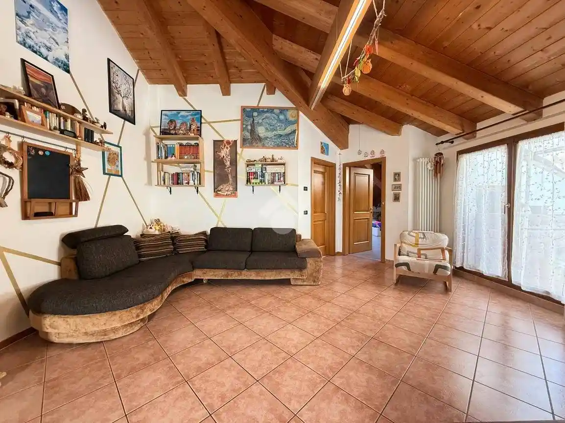 Appartamento in vendita a Roverè della Luna