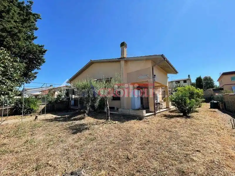 Villa in vendita a Anguillara Sabazia