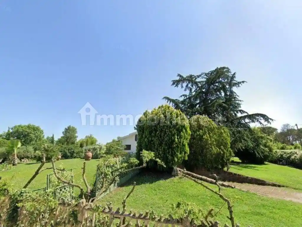 Villa in vendita a Palombara Sabina