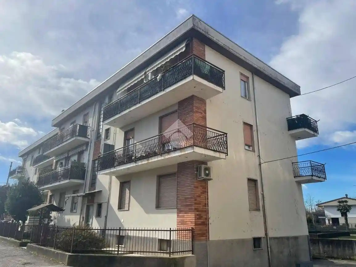 Appartamento in vendita a Cardano al Campo