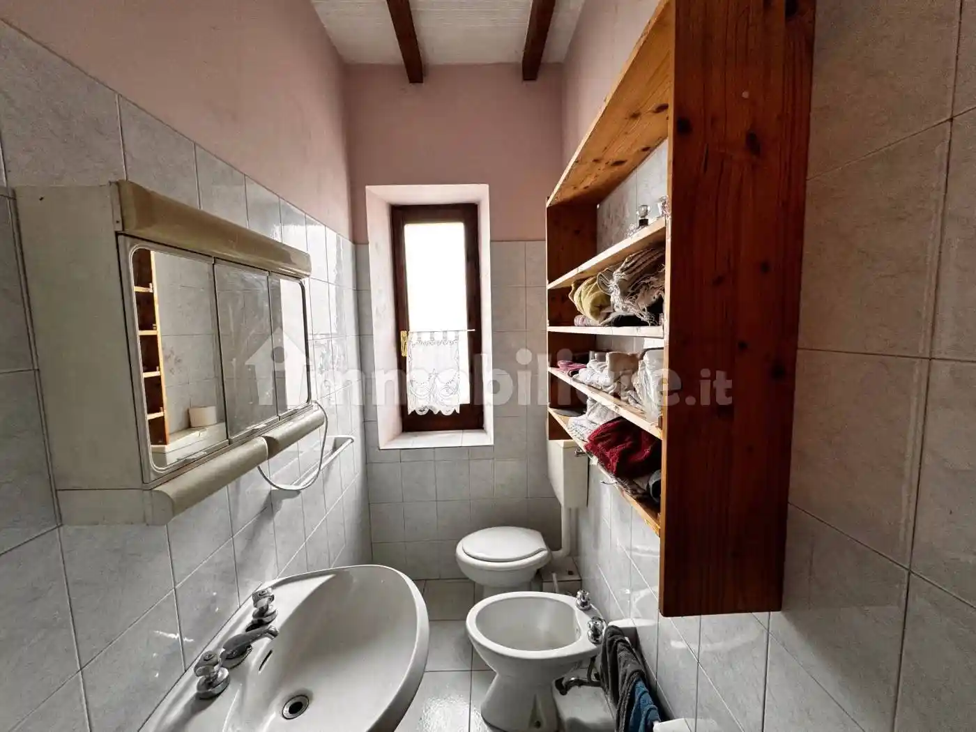 Casa indipendente in vendita a Tizzano Val Parma