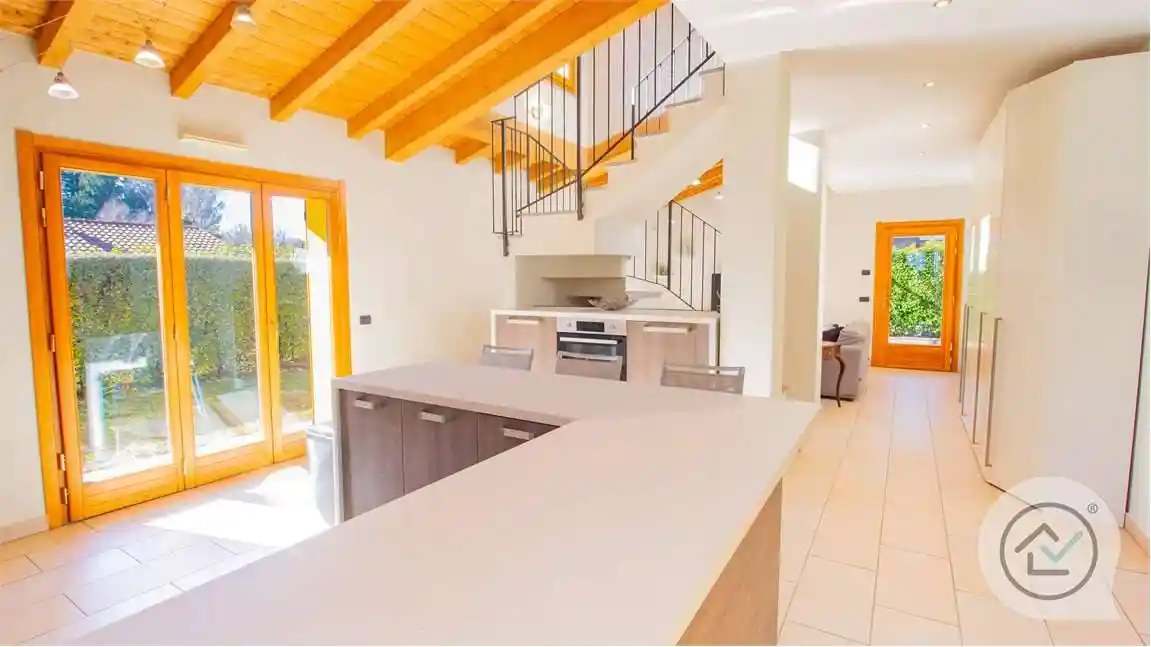 Villa in vendita a Castello Cabiaglio