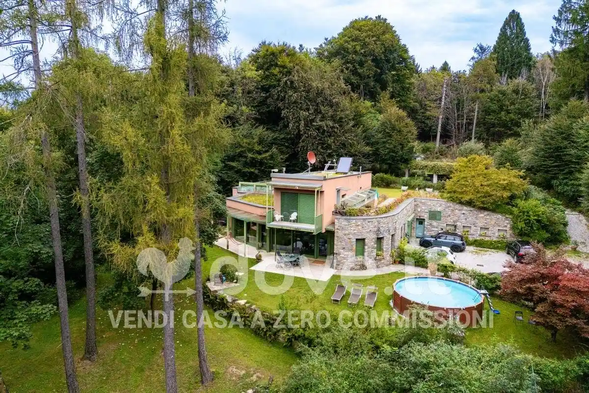 Villa in vendita a Marchirolo