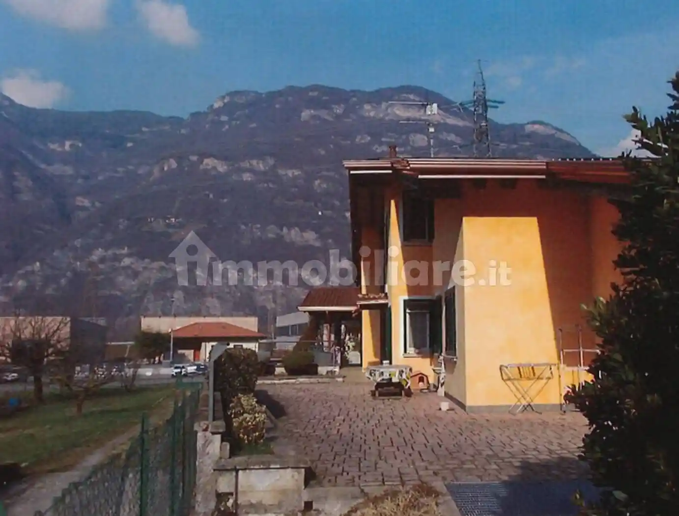 Villa in vendita a Esine