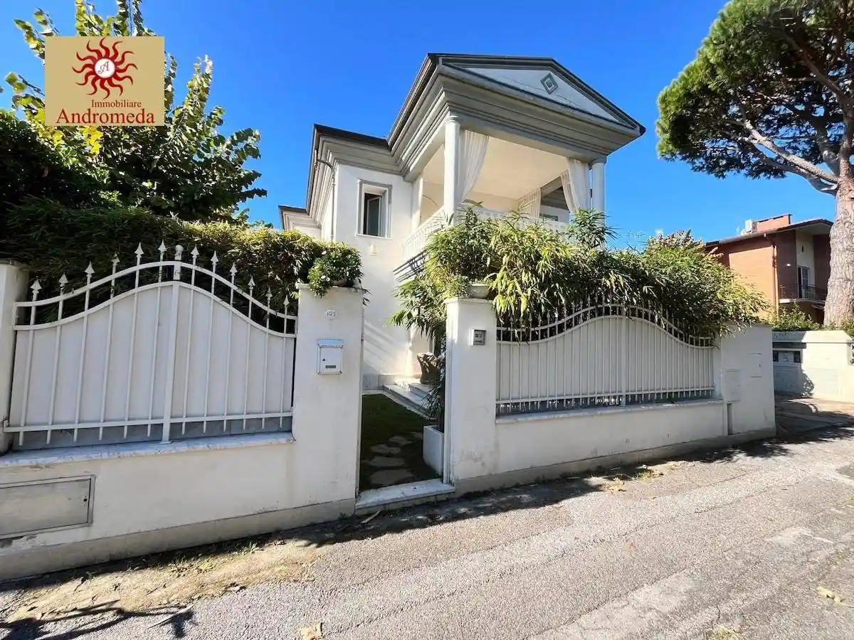 Villa in vendita a Forte dei Marmi