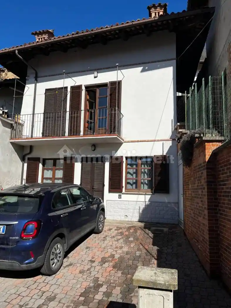 Casa indipendente in vendita a Corneliano d'Alba