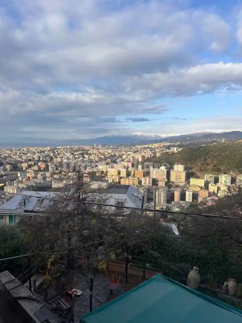 Casa indipendente in vendita a Genova