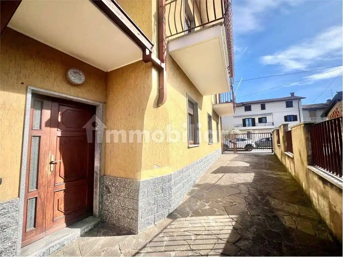 Casa indipendente in vendita a Barzanò