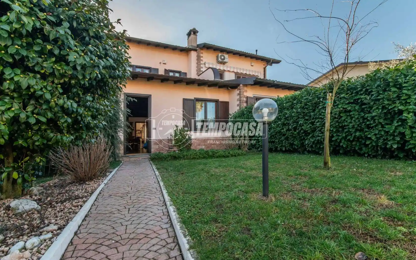 Villetta a schiera in vendita a Lurate Caccivio