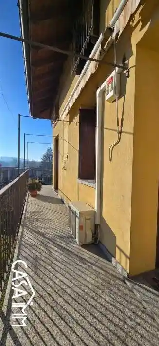 Appartamento in vendita a Angera