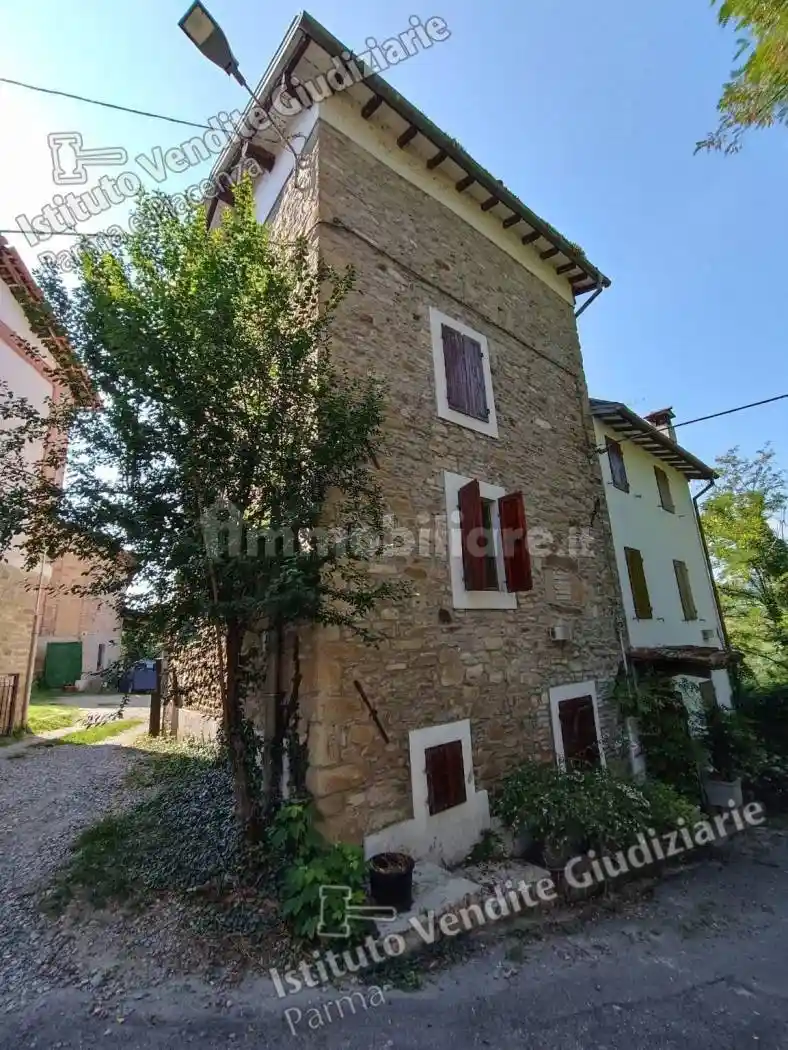 Casa indipendente in vendita a Neviano degli Arduini