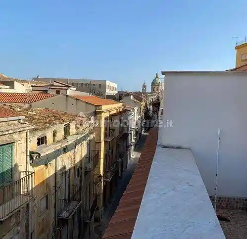 Palazzo - Edificio in vendita a Palermo