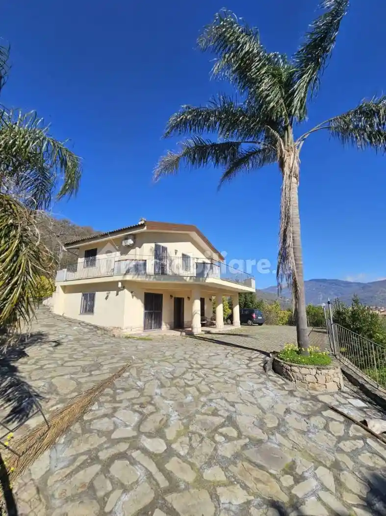 Villa in vendita a Francavilla di Sicilia