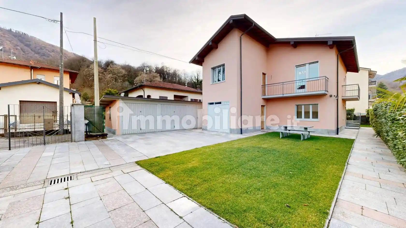 Villa in vendita a Lavena Ponte Tresa