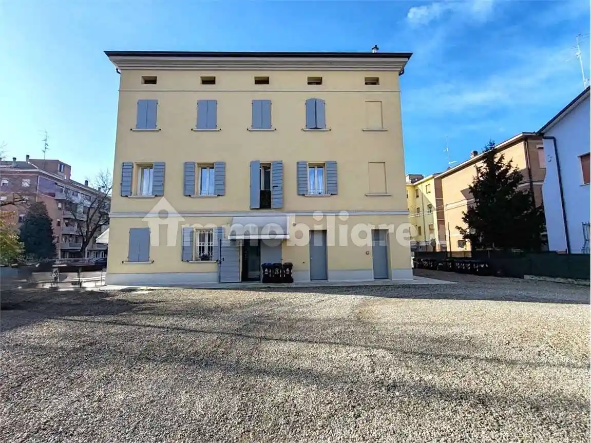 Palazzo - Edificio in vendita a Carpi