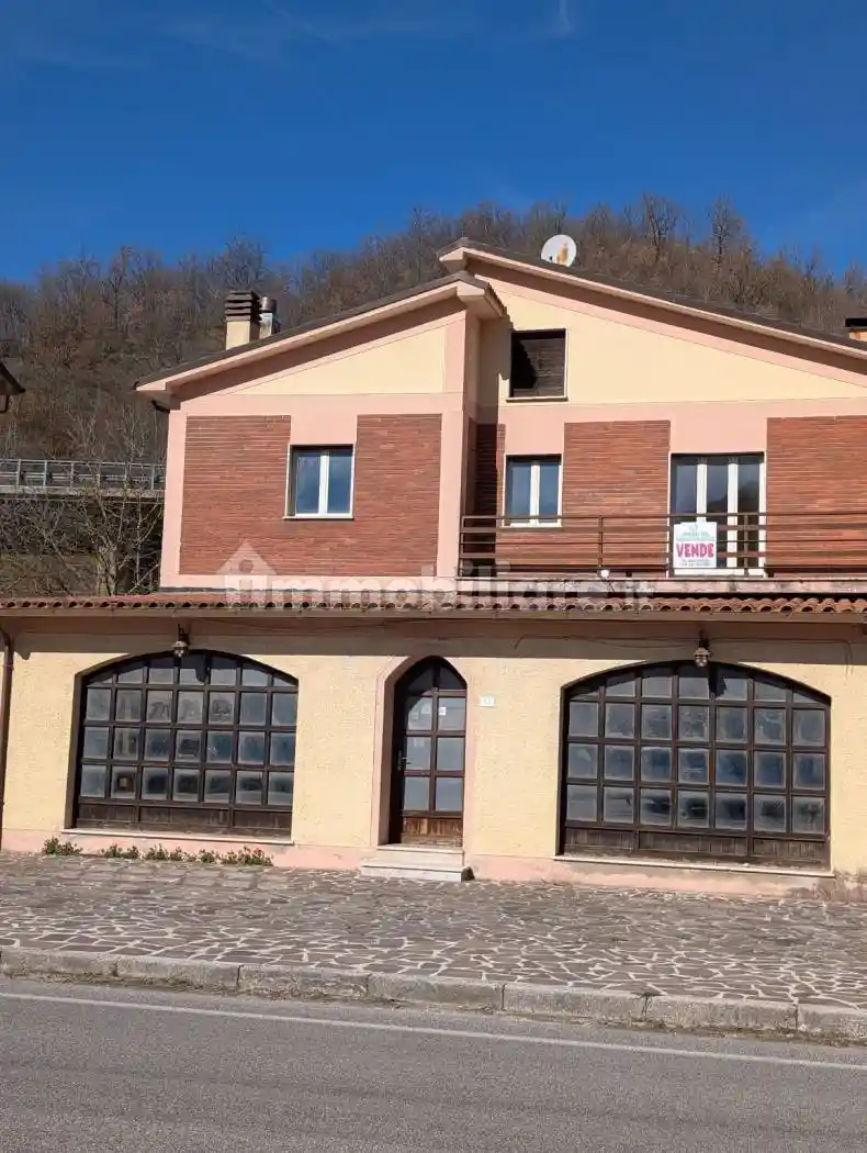 Palazzo - Edificio in vendita a Carsoli