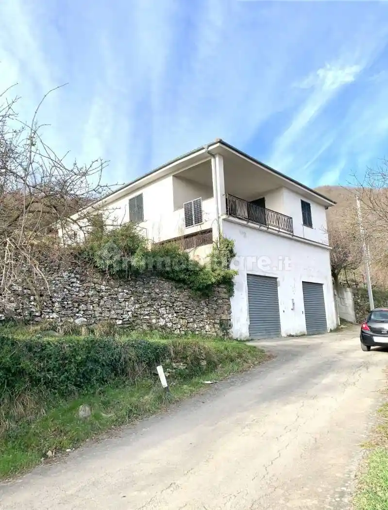 Villa in vendita a Prelà