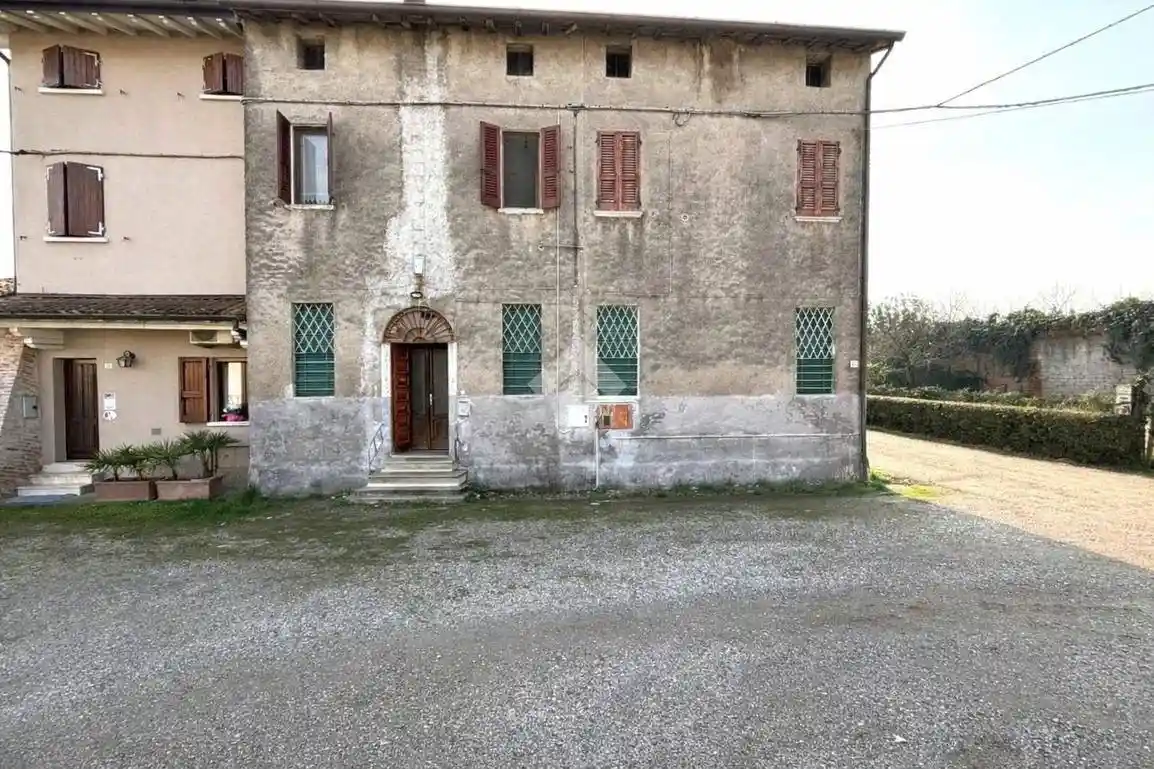 Casa indipendente in vendita a Dello