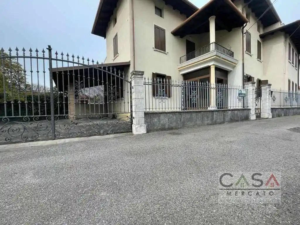 Villa in vendita a Pordenone