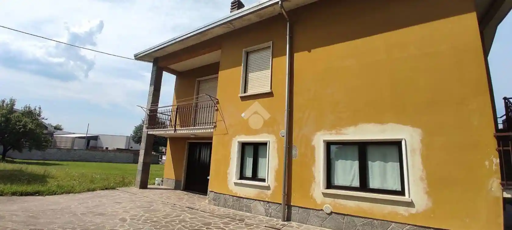 Casa indipendente in vendita a Ferno