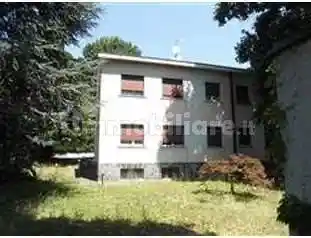 Appartamento in vendita a Carugo