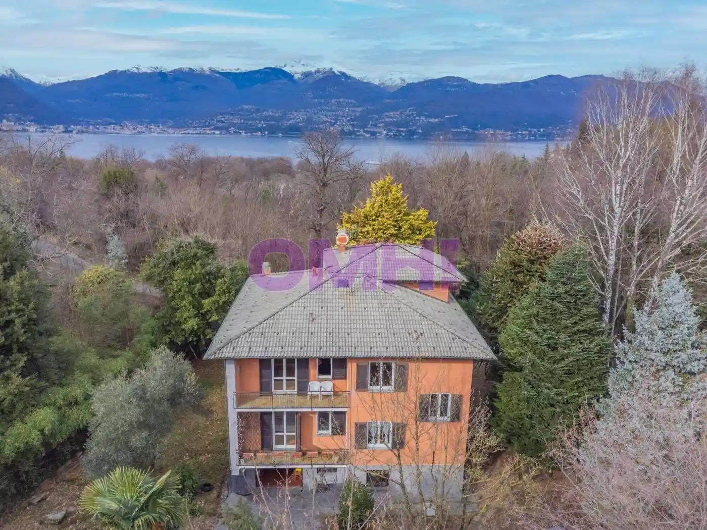 Villa in vendita a Laveno-Mombello