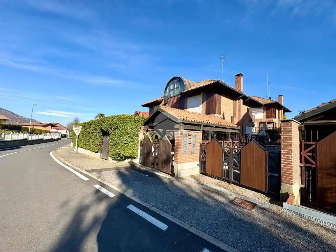 Villa in affitto a Rosta