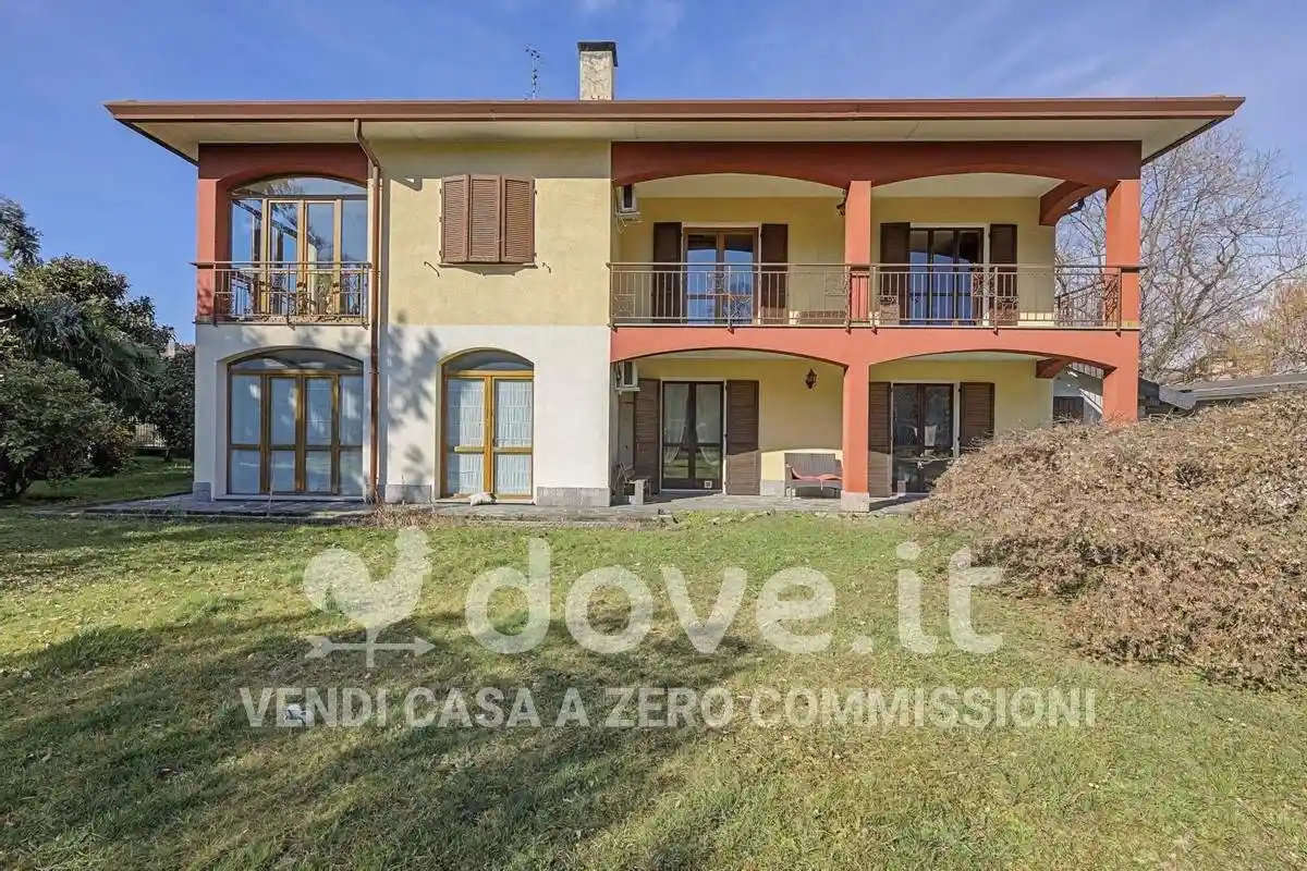 Villa in vendita a Luino