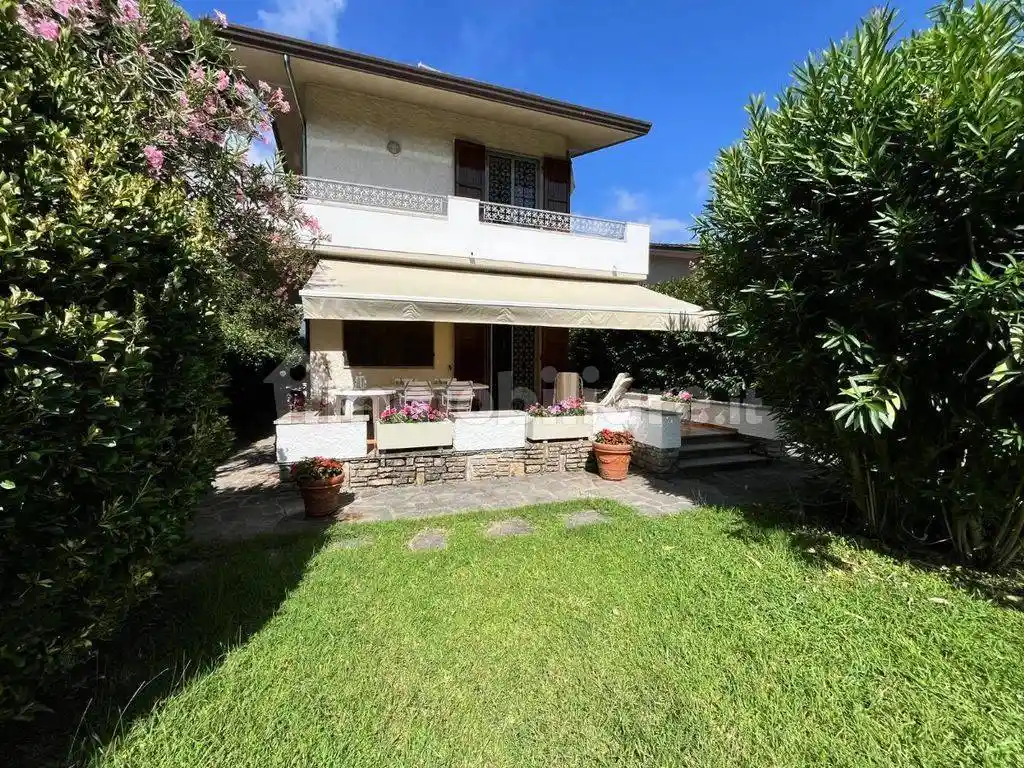 Villa in vendita a Forte dei Marmi