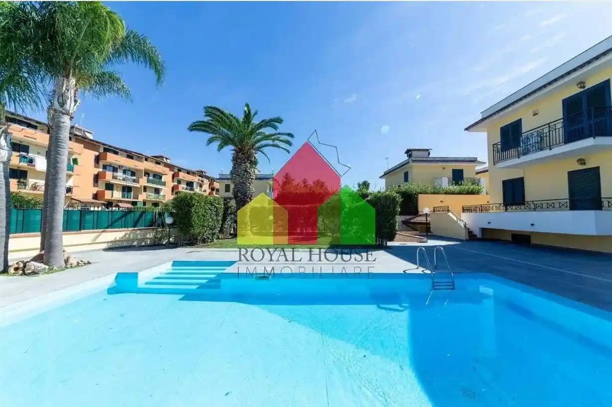 Palazzo - Edificio in vendita a Giugliano in Campania