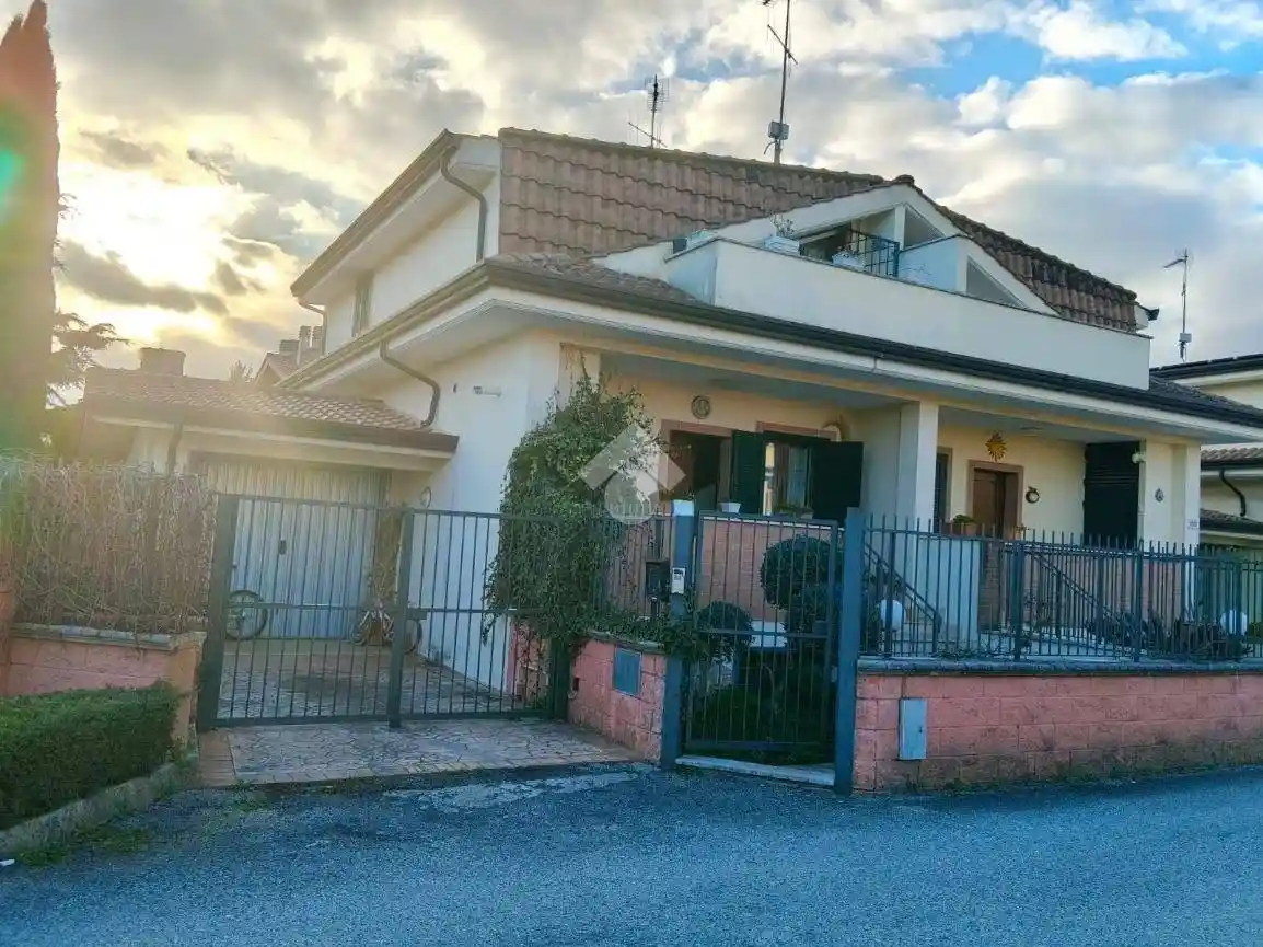 Villa in vendita a Lariano