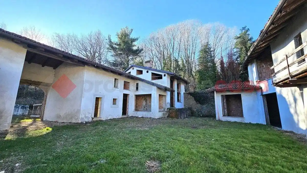 Palazzo - Edificio in vendita a Pinerolo