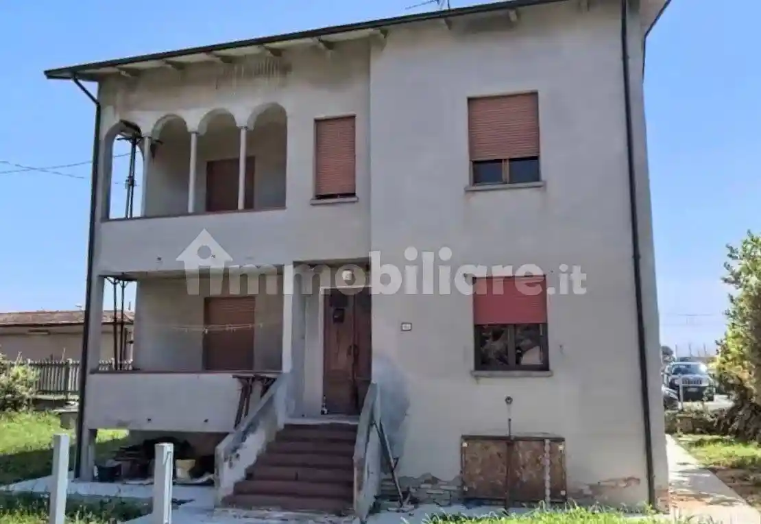 Rustico - Casale in affitto a Rolo