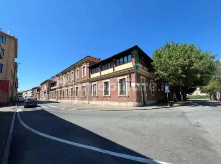 Palazzo - Stabile in vendita a Casale Monferrato