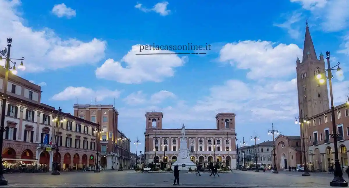 Palazzo - Edificio in vendita a Forlì