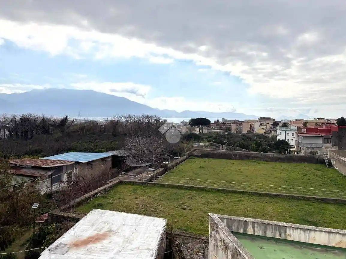 Palazzo - Edificio in vendita a Boscotrecase