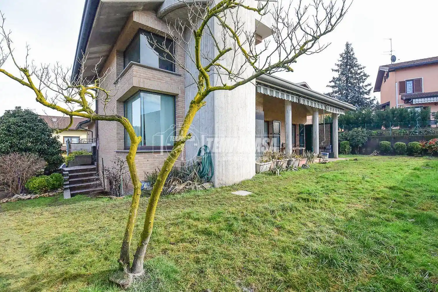 Villa in vendita a Senna Comasco