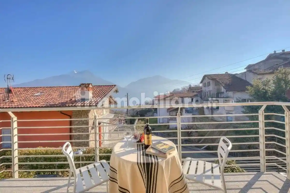Appartamento in vendita a Pianello del Lario