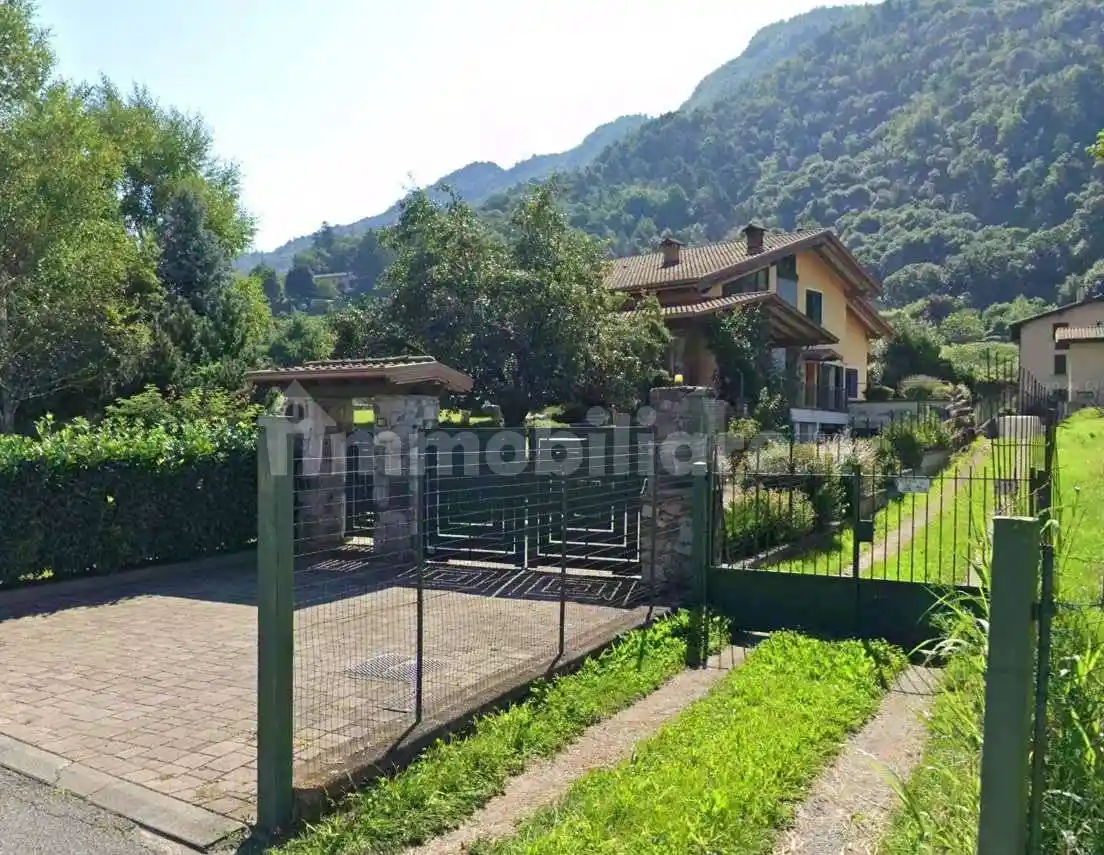 Villa in vendita a Esine