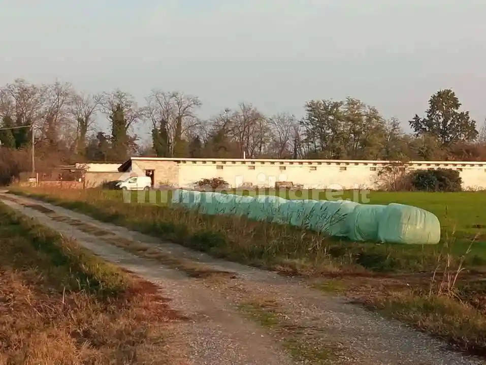 Palazzo - Stabile in vendita a Ripalta Guerina