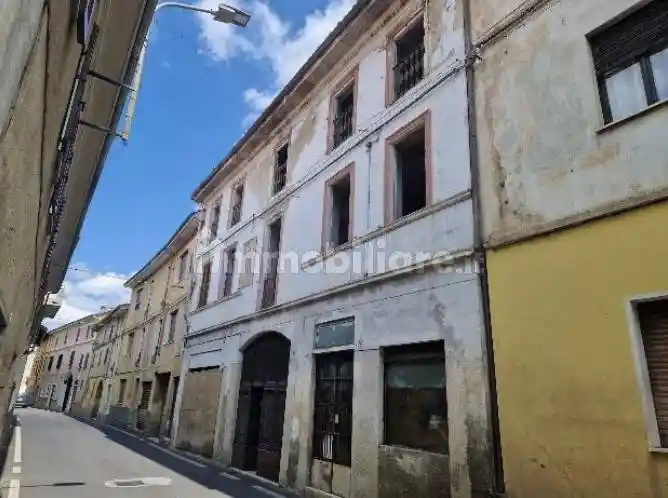 Appartamento in vendita a Fara Novarese