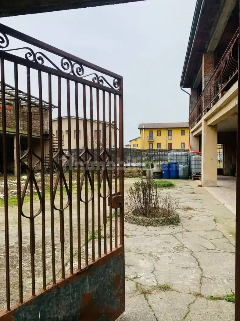 Rustico - Casale in vendita a Borgo San Giacomo