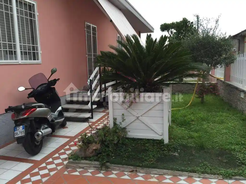 Casa indipendente in vendita a Carrara