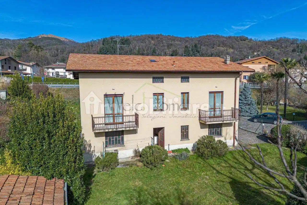 Villa in vendita a Albese con Cassano