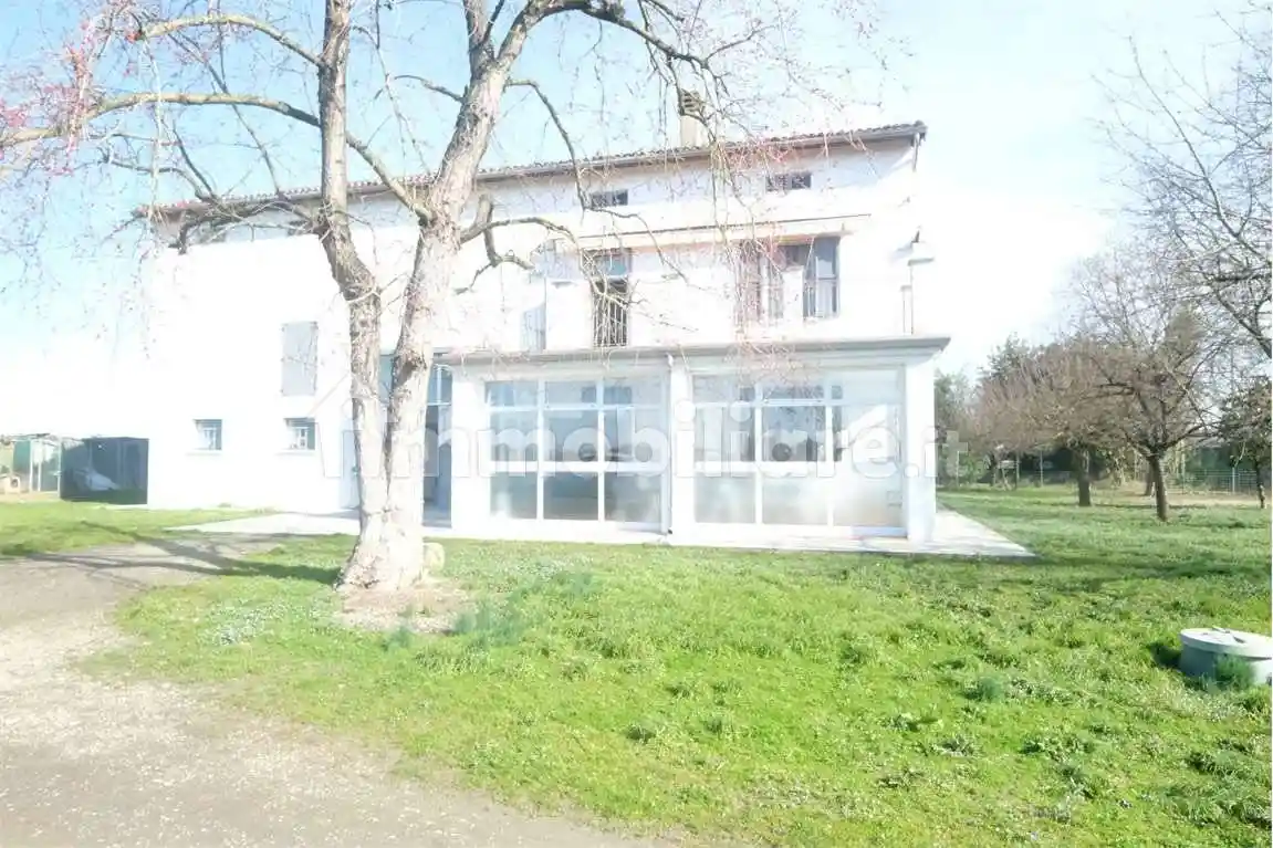 Villa in vendita a Novellara