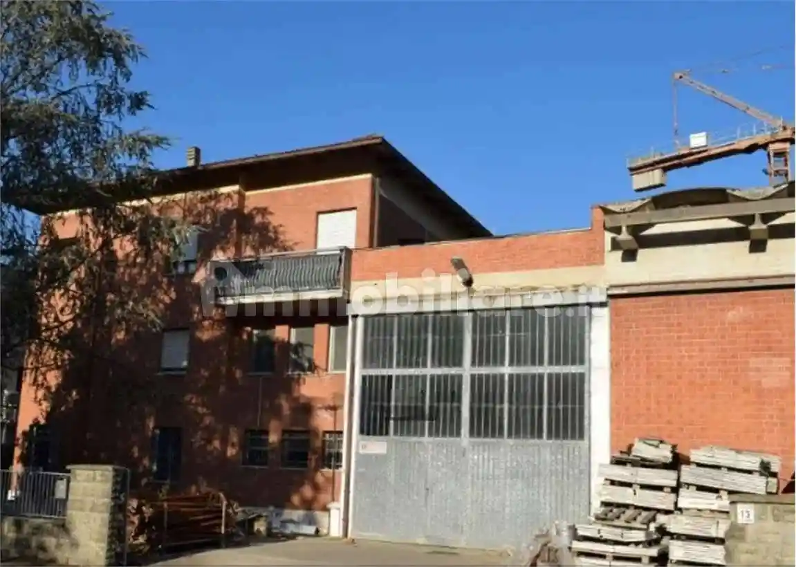 Palazzo - Stabile in vendita a Modena