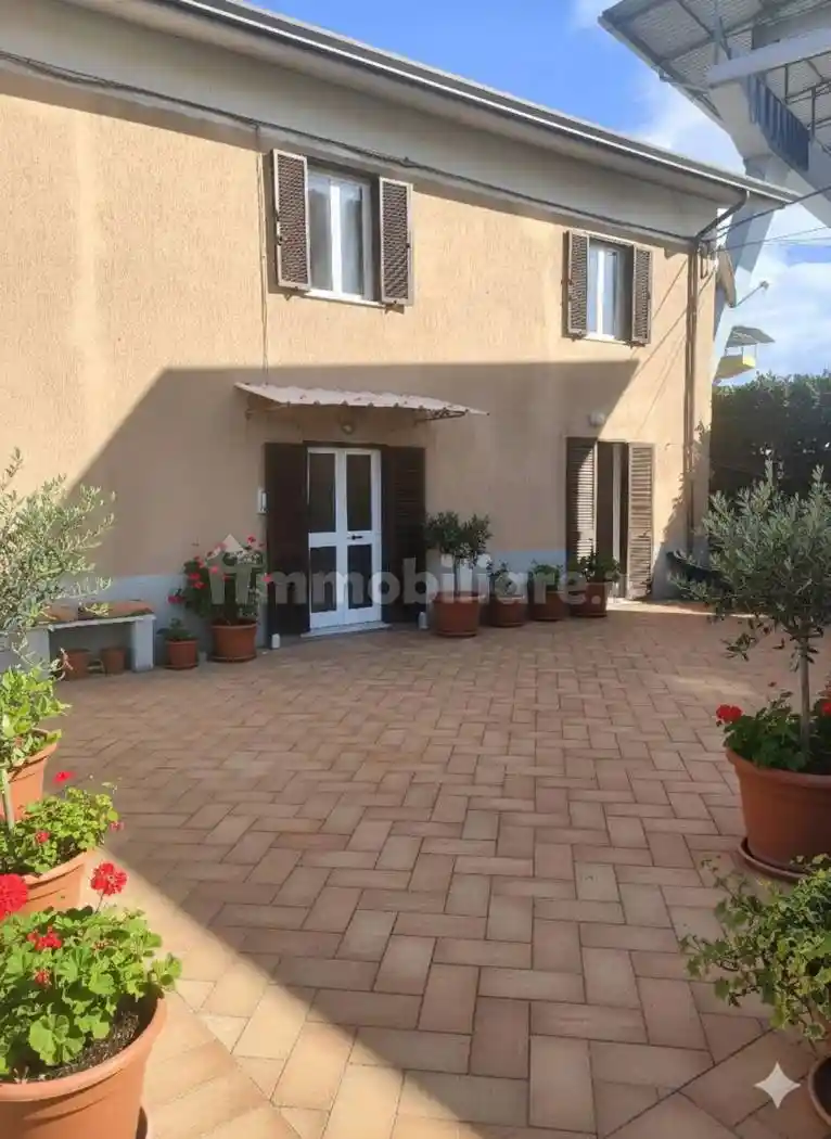 Villa in vendita a Carrara